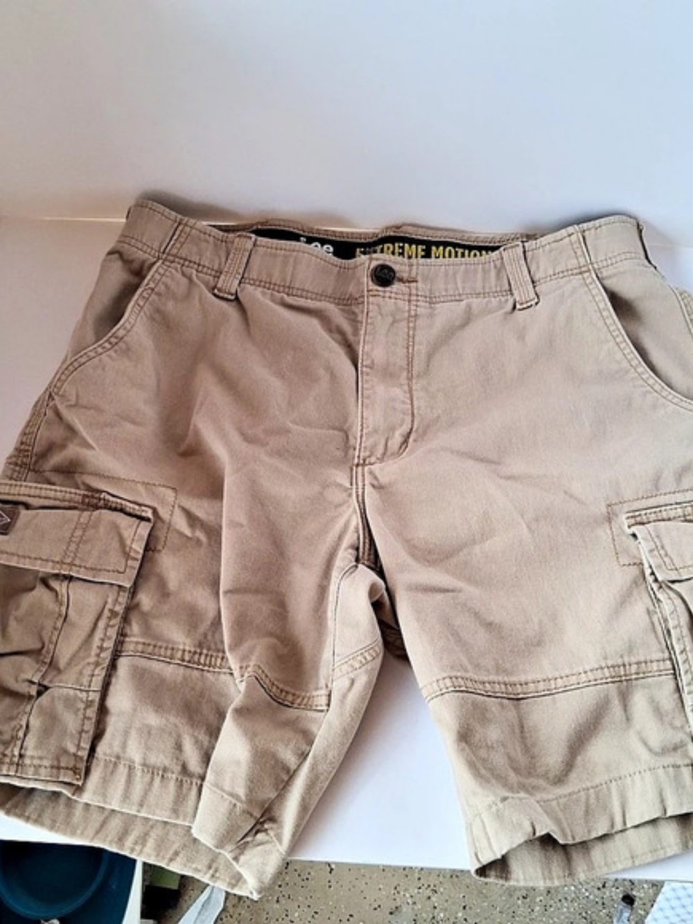 Lee Extreme Motion Crossroads Cargo Shorts Beige Waist 34